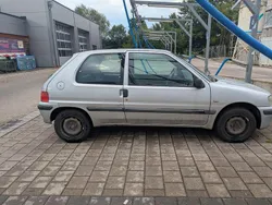 Silber Gebraucht 2002 Peugeot 106 Kleinwagen | 1.150 € (Fairer Preis)