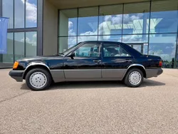 Schwarz Gebraucht 1989 Mercedes E300 Limousine | 22.000 €
