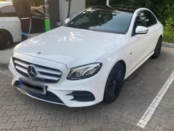 Weiß Gebraucht 2019 Mercedes E300 Limousine | 27.999 €