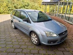 Blau Gebraucht 2005 Ford Focus Kombi | 1.000 € (Fairer Preis)