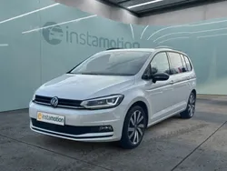 Weiß Gebraucht 2024 VW Touran Pro Van / Kleinbus | 37.850 € (Fairer Preis)