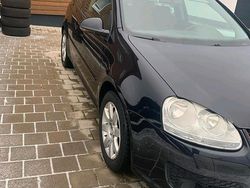 Schwarz Gebraucht 2005 VW Golf V Limousine | 2.850 €