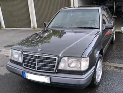 Schwarz Gebraucht 1995 Mercedes E200 Limousine | 6.300 €