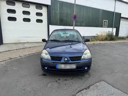 Blau Gebraucht 2002 Renault Clio II Kleinwagen | 1.500 € (Fairer Preis)