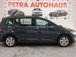 Grau Gebraucht 2022 VW Touran Highline Van / Kleinbus | 18.499 € (Superpreis)
