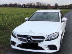Weiß Gebraucht 2019 Mercedes C200 AMG line Kombi | 25.900 € (Etwas zu teuer)