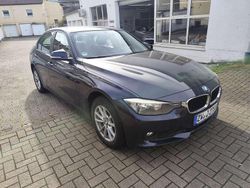 Imperialblau Gebraucht 2012 BMW 320 Limousine | 9.990 € (Guter Preis)