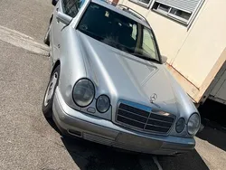 Silber Gebraucht 1997 Mercedes E290 Kombi | 1.550 €