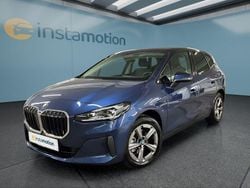 Blau Gebraucht 2024 BMW 218 Active Tourer Van / Kleinbus | 27.549 € (Superpreis)