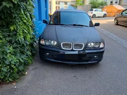 Schwarz Gebraucht 2001 BMW 323 Limousine | 900 €