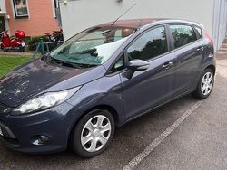 Grau Gebraucht 2011 Ford Fiesta Kleinwagen | 3.000 €