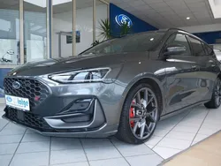 Grau Gebraucht 2023 Ford Focus ST Limousine | 42.985 €