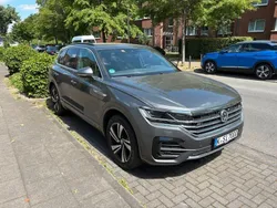 Grau Gebraucht 2020 VW Touareg R-line SUV | 43.500 € (Fairer Preis)