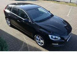 Schwarz Gebraucht 2018 Volvo V60 Kombi | 16.990 € (Teuer)