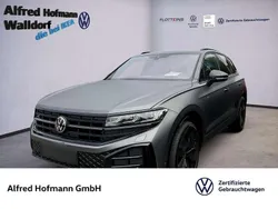 Grau Gebraucht 2024 VW Touareg R-line SUV | 82.808 €