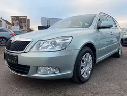 Grün Gebraucht 2010 Skoda Octavia Ambiente Limousine | 5.999 € (Fairer Preis)