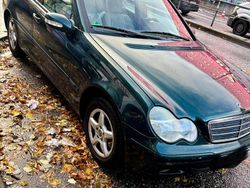 Beige Gebraucht 2002 Mercedes C180 Classic Kombi | 2.460 € (Fairer Preis)