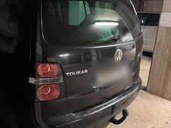 Schwarz Gebraucht 2004 VW Touran Van / Kleinbus | 1.100 € (Fairer Preis)