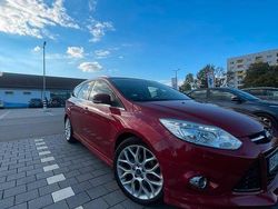 Rot Gebraucht 2013 Ford Focus Titanium Kombi | 8.000 € (Teuer)