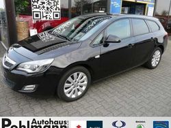 Schwarz metallic Gebraucht 2011 Opel Astra Edition Kombi | 10.590 €
