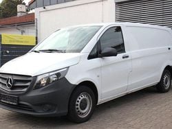 Weiß Gebraucht 2023 Mercedes Vito Van / Kleinbus | 22.990 €