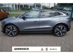 Dolomitgrau und blackpearlsch (metallic) Gebraucht 2022 Renault Mégane IV Iconic Limousine | 33.990 € (Etwas zu teuer)
