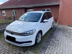 Weiß Gebraucht 2021 VW Touran Comfortline Van / Kleinbus | 16.000 € (Guter Preis)