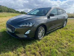 Grau Gebraucht 2020 Ford Focus Titanium Kombi | 18.900 € (Fairer Preis)