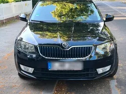 Schwarz Gebraucht 2015 Skoda Octavia Kombi | 7.900 € (Fairer Preis)