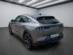 Grau Gebraucht 2024 Ford Mustang Mach-E SUV | 46.949 € (Fairer Preis)