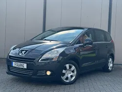 Grau Gebraucht 2011 Peugeot 5008 Premium Van / Kleinbus | 6.999 € (Fairer Preis)