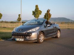 Grau Gebraucht 2007 Peugeot 207 CC Cabrio | 2.800 €