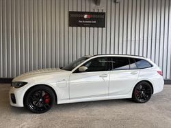 Weiß Gebraucht 2022 BMW 330e M Sport Kombi | 26.900 € (Superpreis)