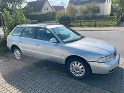 Silber Gebraucht 2001 Audi A4 Kombi | 2.990 €