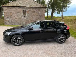 Schwarz Gebraucht 2019 Volvo V40 CC Plus Kombi | 14.890 € (Fairer Preis)