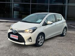 Montblancweiß perleffekt Gebraucht 2016 Toyota Yaris Hybrid Lounge Limousine | 13.450 € (Etwas zu teuer)