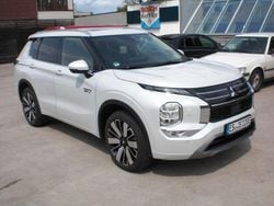 Weiß Gebraucht 2025 Mitsubishi Outlander P-HEV Top SUV | 54.900 €