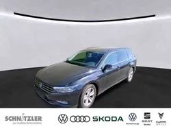 Deep black perleffekt (metallic) Gebraucht 2022 VW Passat Business Kombi | 29.950 € (Etwas zu teuer)