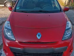 Rot Gebraucht 2010 Renault Clio GrandTour Kombi | 2.990 €
