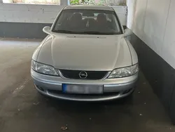 Silber Gebraucht 1999 Opel Vectra Kleinwagen | 1.850 €