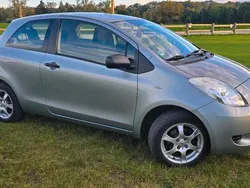 Grau Gebraucht 2007 Toyota Yaris Kleinwagen | 2.800 € (Fairer Preis)