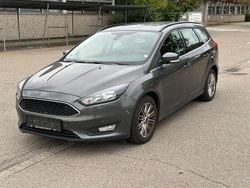Grau Gebraucht 2017 Ford Focus Cool & Connect Limousine | 5.450 € (Guter Preis)
