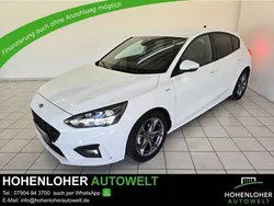 Weiß Gebraucht 2022 Ford Focus ST-Line Limousine | 18.870 € (Fairer Preis)