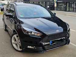 Schwarz Gebraucht 2017 Ford Focus Sport Kombi | 16.199 € (Fairer Preis)