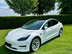 Weiß Gebraucht 2022 Tesla Model 3 Standard Range Plus Limousine | 29.900 € (Fairer Preis)