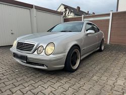 Silber Gebraucht 2001 Mercedes CLK320 AMG Coupé | 3.900 € (Guter Preis)