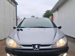 Grau Gebraucht 2000 Peugeot 206 Coupé | 400 €