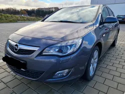 Grau Gebraucht 2011 Opel Astra Limousine | 3.550 € (Fairer Preis)