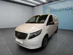 Weiß Gebraucht 2023 Mercedes Vito Van / Kleinbus | 48.449 €
