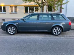 Grau Gebraucht 2002 Audi A6 Kombi | 1.250 € (Superpreis)
